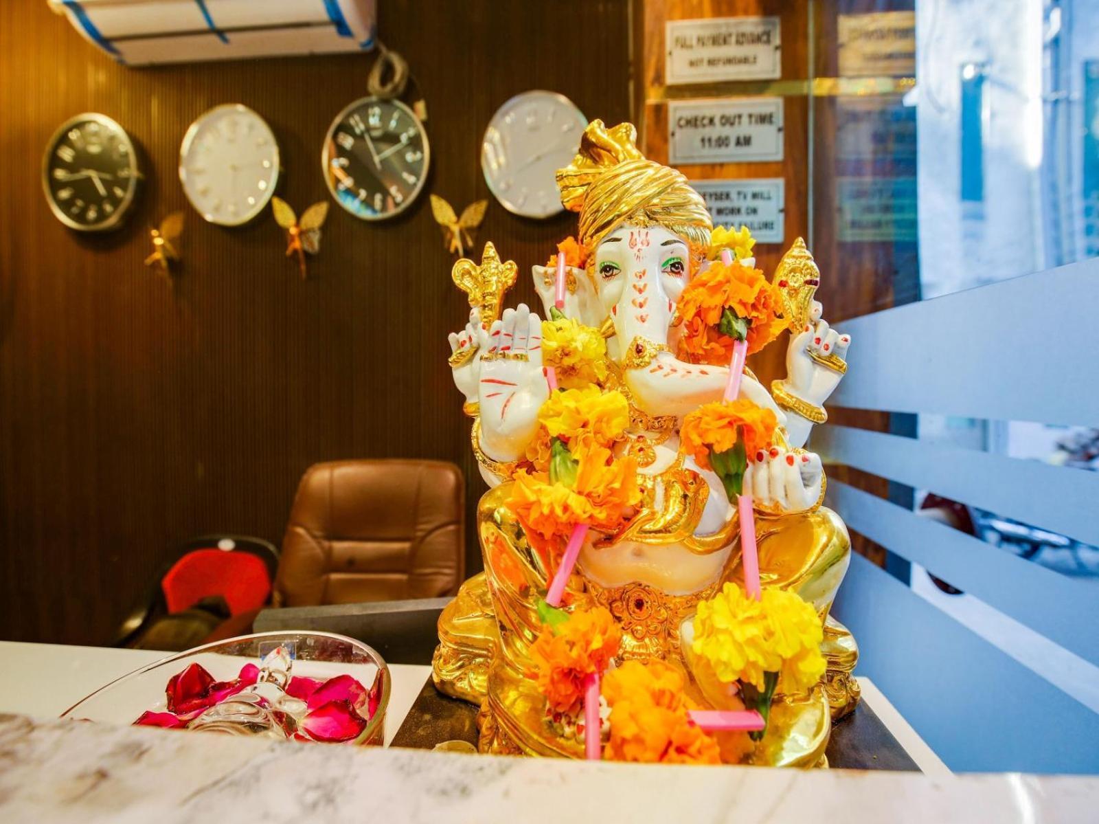 Hotel Holiday First 300 Meter From Golden Temple Amritsar Exterior photo