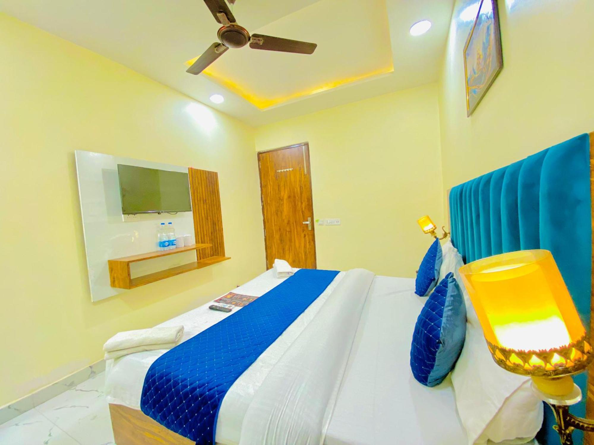Hotel Holiday First 300 Meter From Golden Temple Amritsar Exterior photo